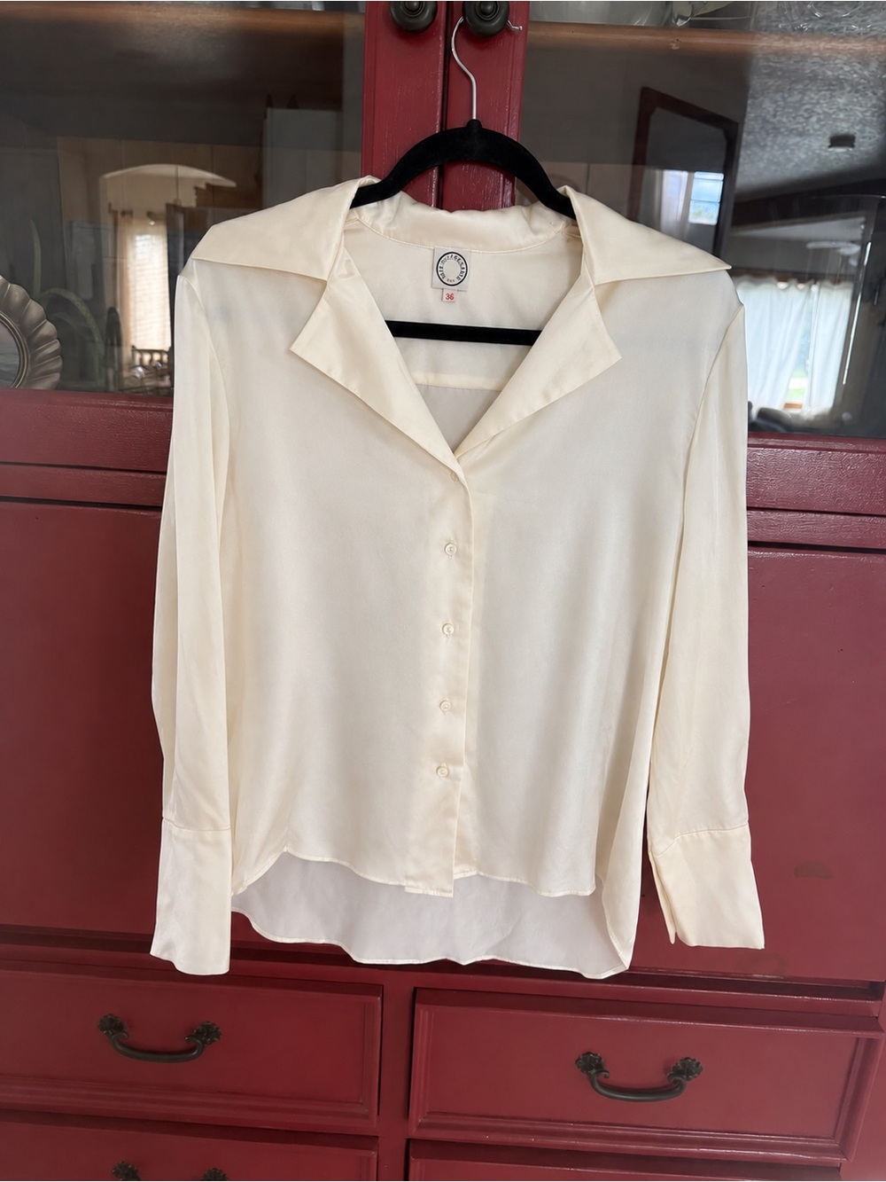 Elegant Cream Button-Front Women's Blouse 100% silk